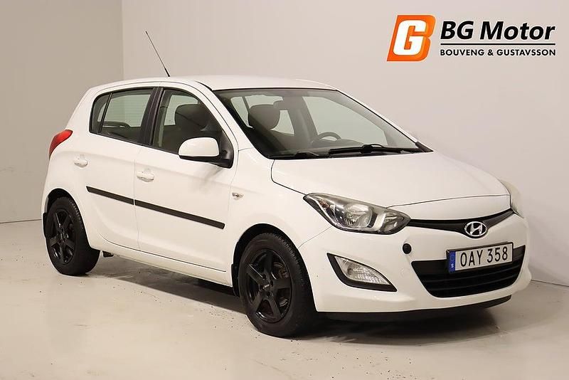 Vit Begagnad 2013 Hyundai i20 Select Halvkombi | 64 900 kr (Marknadspris) - Bild 1/3