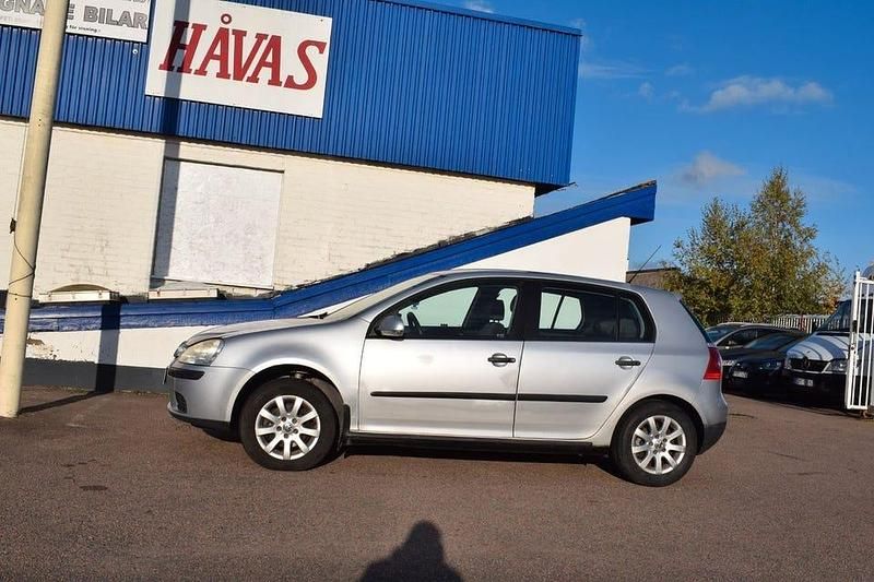 Begagnad VW Golf IV 102 HK (75 kW) 2006 Silver Halvkombi