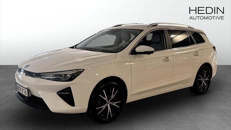 Vit (white) Begagnad 2022 MG MG5 EV Luxury Kombi | 224 900 kr (Marknadspris) - Bild 1/4