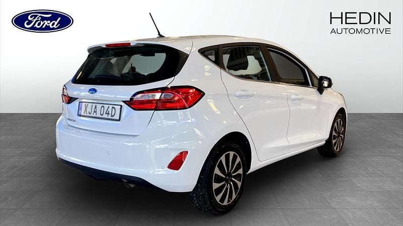 Begagnad Ford Fiesta Titanium 99 HK (72 kW) 2022 Vit Halvkombi