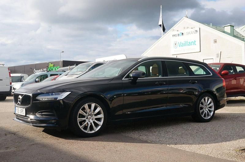 Svart Begagnad 2018 Volvo V90 Momentum Kombi | 149 000 kr (Marknadspris) - Bild 1/4