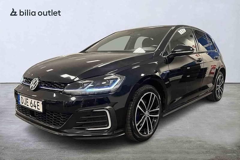 Svart Begagnad 2020 VW Golf VII GTE Halvkombi | 204 900 kr (Marknadspris) - Bild 1/1
