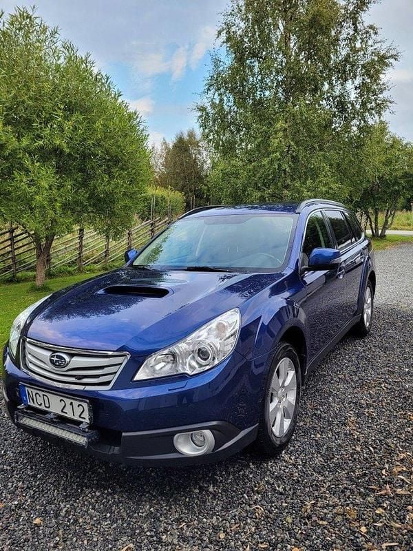 Blå Begagnad 2012 Subaru Outback SUV | 50 000 kr (Lite dyr) - Bild 1/4