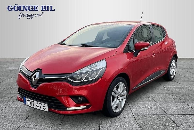Röd Begagnad 2018 Renault Clio IV Zen Halvkombi | 99 900 kr (Marknadspris) - Bild 1/3
