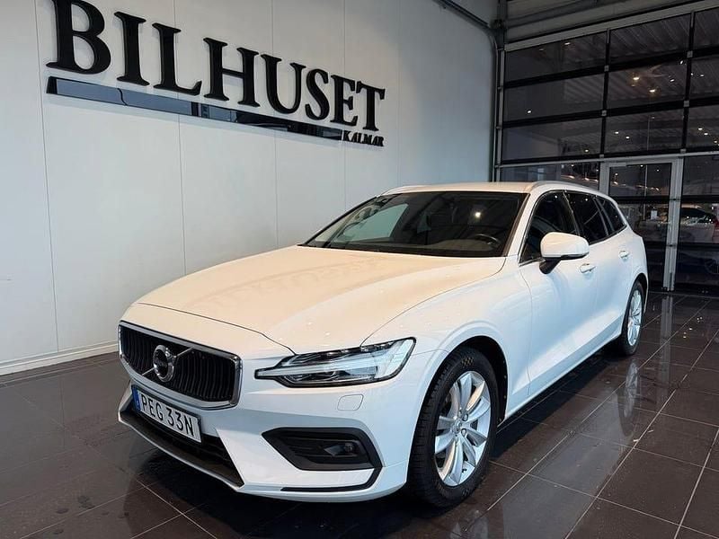 Vit Begagnad 2020 Volvo V60 Momentum Kombi | 229 900 kr (Marknadspris) - Bild 1/4