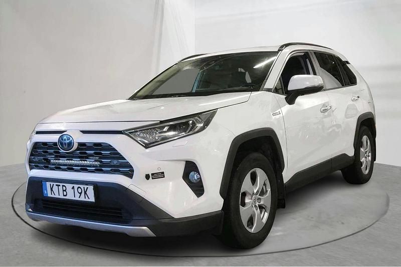 Vit Begagnad 2019 Toyota RAV4 | 239 000 kr - Bild 1/4