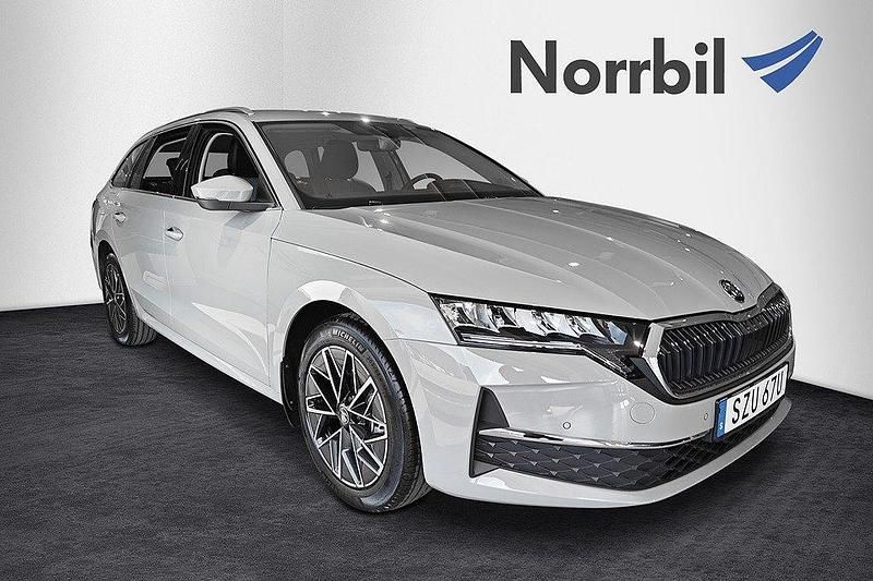 Grå Ny 2025 Skoda Octavia Selection Kombi | 349 900 kr (Marknadspris) - Bild 1/4