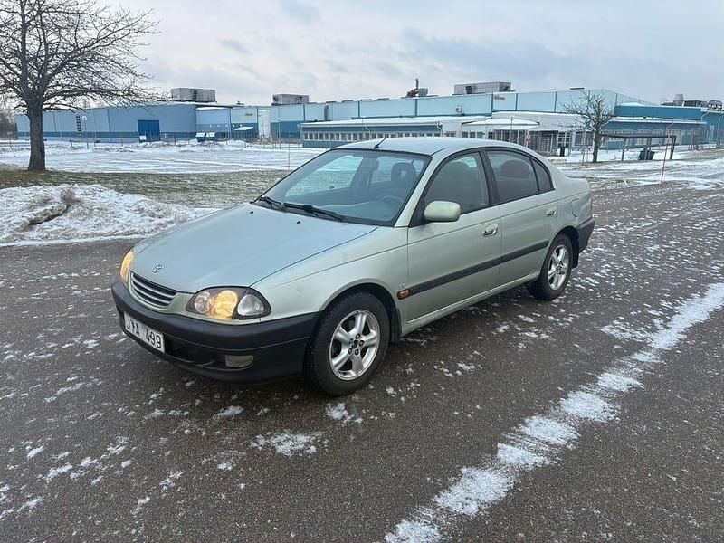 Begagnad 1999 Toyota Avensis Sedan | 15 000 kr (Bra pris) - Bild 1/3
