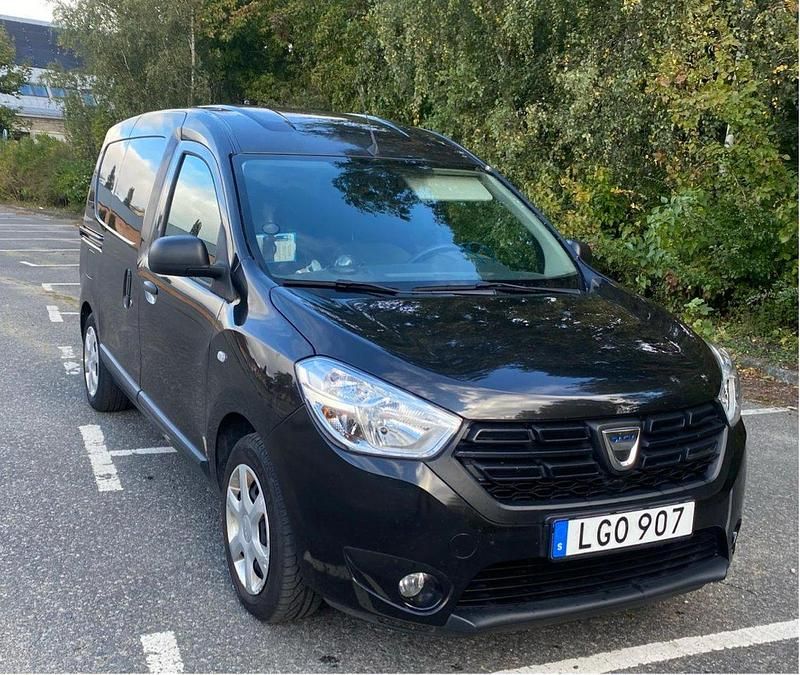 Svart Begagnad 2021 Dacia Dokker Express Van | 118 000 kr (Lite dyr) - Bild 1/4