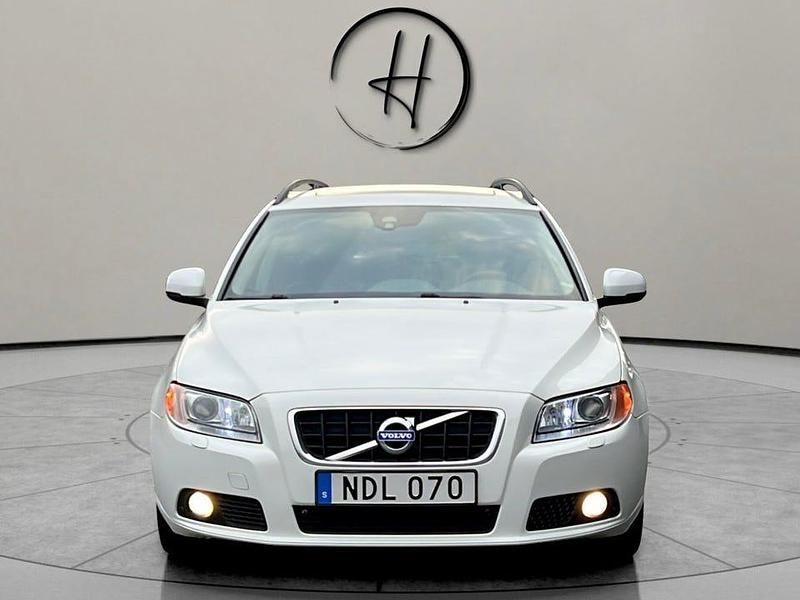Begagnad Volvo V70 SE 163 HK (119 kW) 2012 Vit Kombi