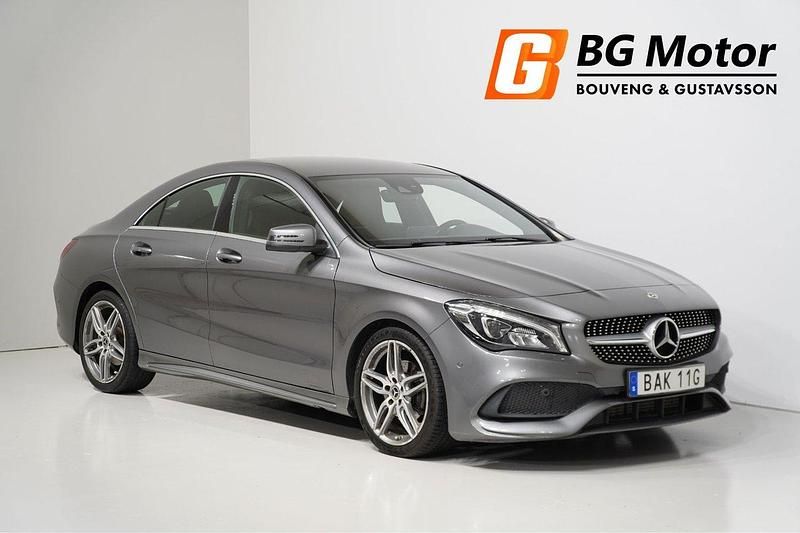 Mörkgrå Begagnad 2018 Mercedes CLA200 AMG Sportkupé | 234 900 kr (Marknadspris) - Bild 1/4