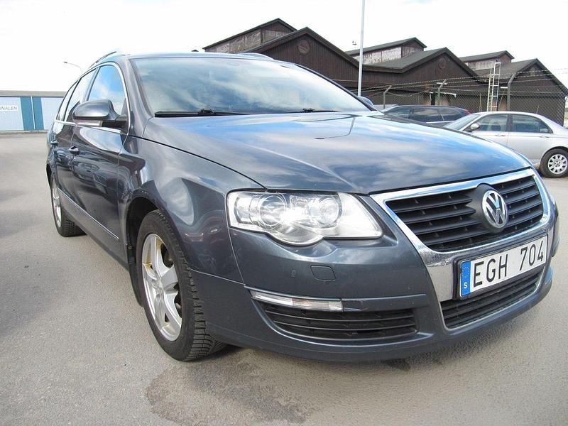 Ljusgrå (grå) Begagnad 2009 VW Passat Kombi | 37 500 kr - Bild 1/4