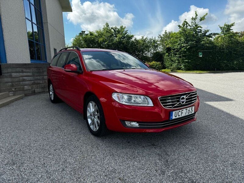 Röd Begagnad 2015 Volvo V70 Momentum Kombi | 149 900 kr (Marknadspris) - Bild 1/4