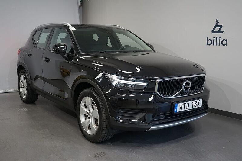 Svart Begagnad 2022 Volvo XC40 Momentum SUV | 258 900 kr (Bra pris) - Bild 1/3