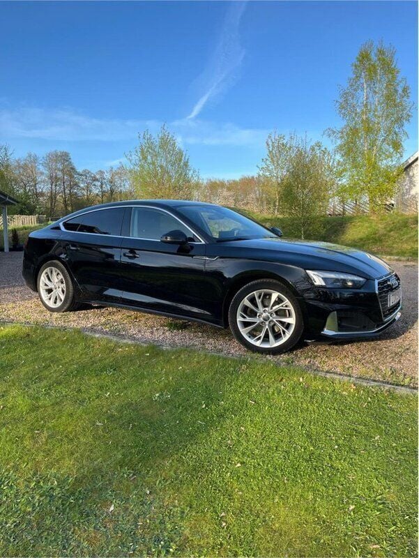 Svart Begagnad 2020 Audi A5 Sportback Comfort Halvkombi | 260 000 kr (Bra pris) - Bild 1/4