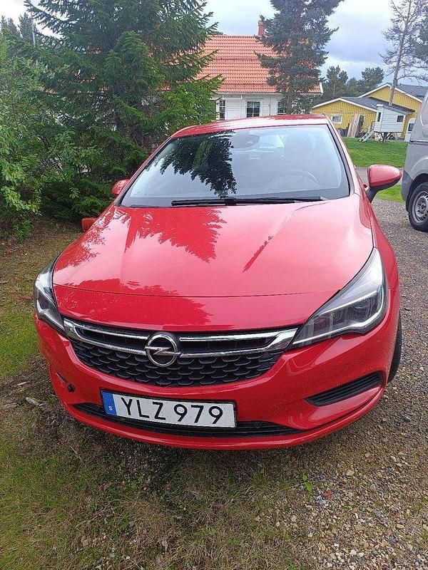 Röd Begagnad 2018 Opel Astra Halvkombi | 80 000 kr - Bild 1/4