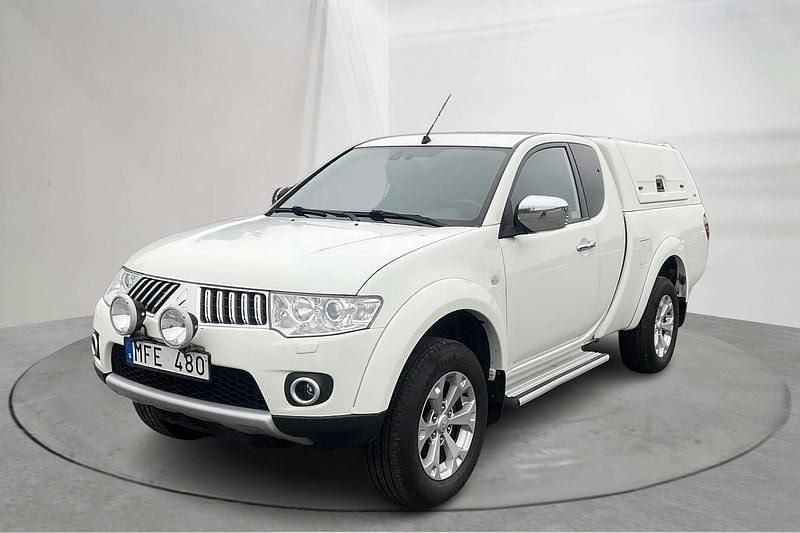 Vit Begagnad 2012 Mitsubishi L200 Pickup | 110 000 kr (Marknadspris) - Bild 1/4