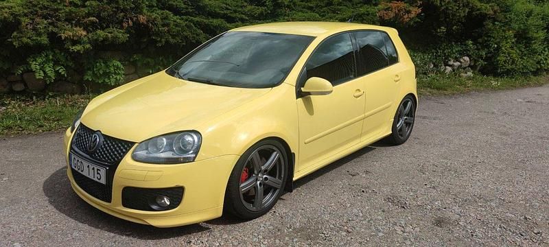 Gul Begagnad 2008 VW Golf VI Edition Halvkombi | 119 900 kr - Bild 1/4