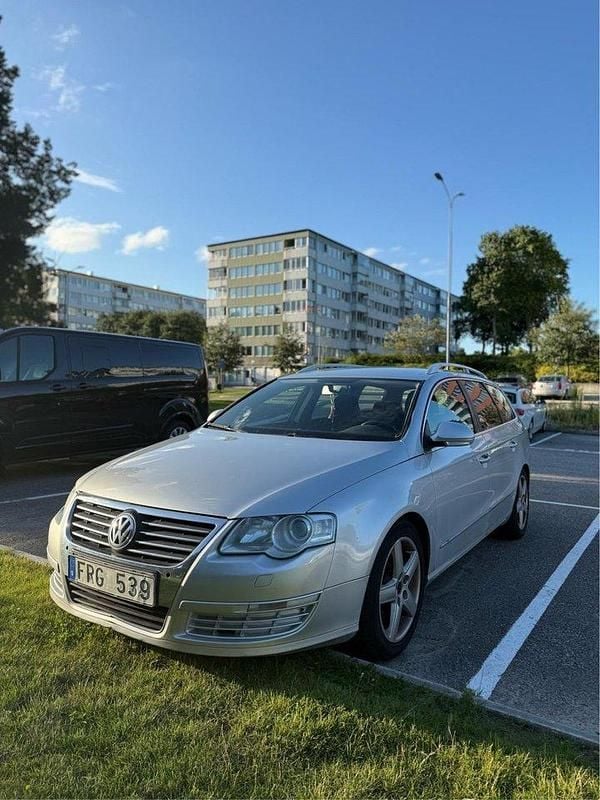 Silver Begagnad 2007 VW Passat Sportline Kombi | 35 000 kr (Marknadspris) - Bild 1/4