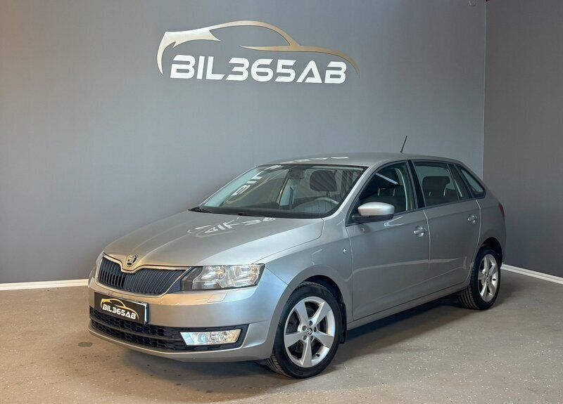 Ljusbrun (brun) Begagnad 2015 Skoda Rapid Halvkombi | 96 800 kr (Marknadspris) - Bild 1/4