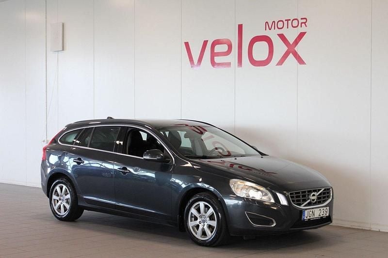 Grå Begagnad 2012 Volvo V60 Momentum Kombi | 89 900 kr (Bra pris) - Bild 1/4