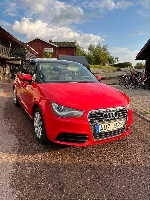 Röd Begagnad 2014 Audi A1 Sportback Sport Halvkombi | 99 000 kr (Marknadspris) - Bild 1/4
