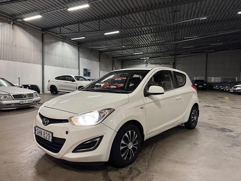 Vit Begagnad 2014 Hyundai i20 Halvkombi | 26 900 kr - Bild 1/4