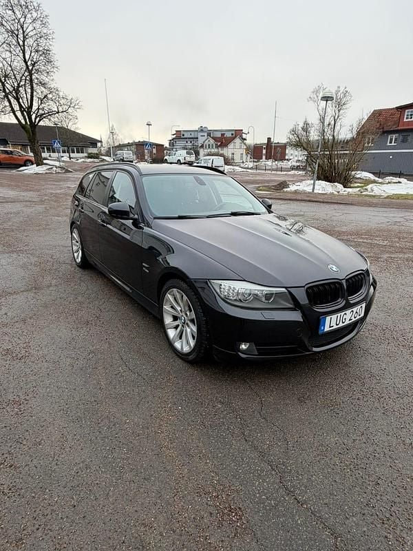 Begagnad BMW 320 184 HK (135 kW) 2012 Kombi