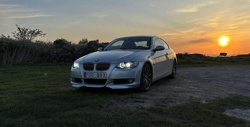 Grå Begagnad 2007 BMW 325 Sportkupé | 80 000 kr (Marknadspris) - Bild 1/4