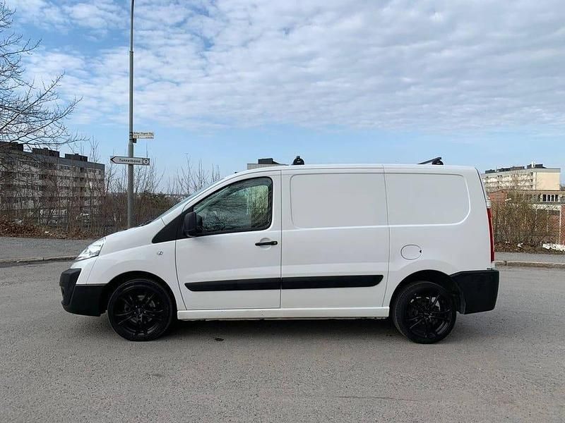 Vit Begagnad 2016 Fiat Scudo Van | 99 900 kr (Marknadspris) - Bild 1/4