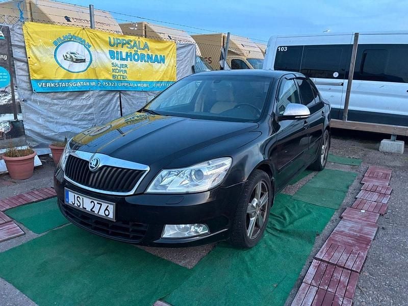 Svart Begagnad 2009 Skoda Octavia Elegance Halvkombi | 47 899 kr (Marknadspris) - Bild 1/4