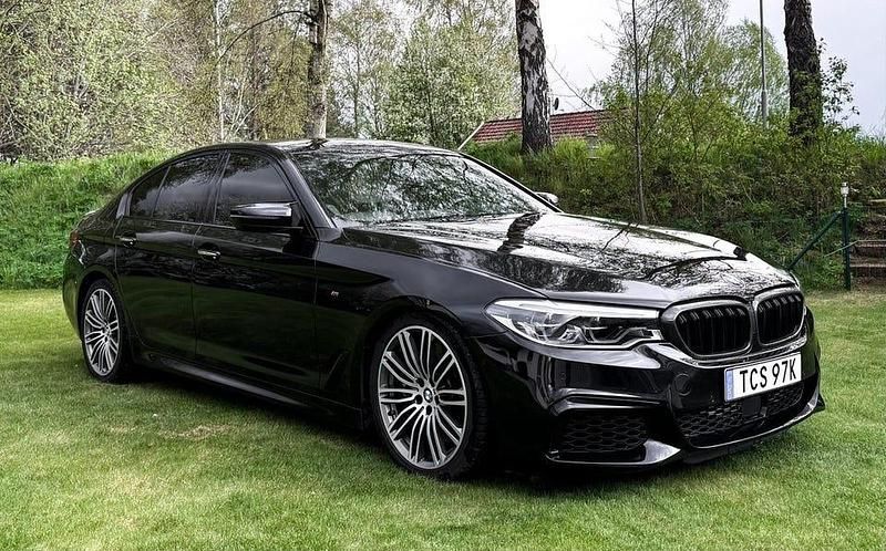 Svart Begagnad 2018 BMW M550 M Sport Sedan | 560 000 kr (Dyr) - Bild 1/4