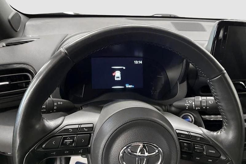 Begagnad Toyota Yaris Hybrid Active 117 HK (86 kW) 2023 Grå
