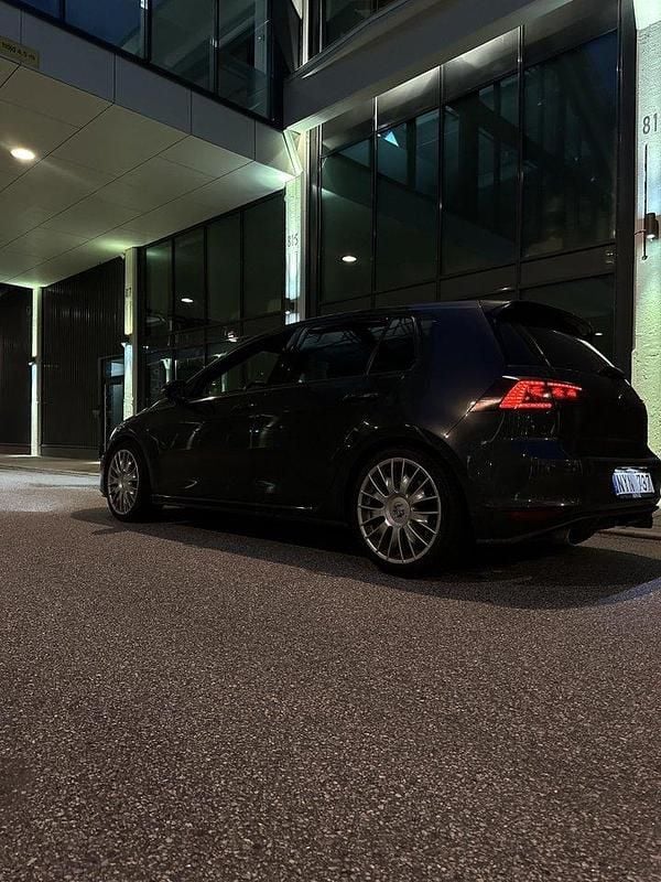 Grå Begagnad 2014 VW Golf VII GTI Halvkombi | 100 000 kr (Superpris) - Bild 1/3