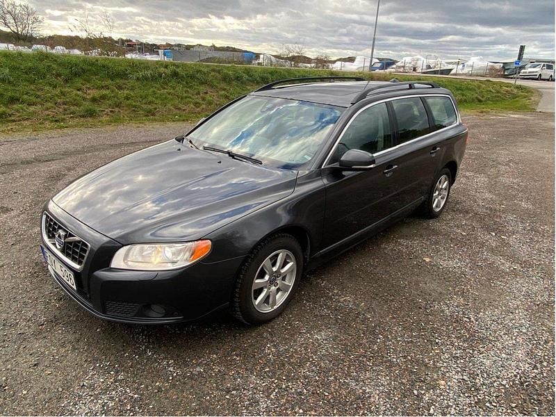Grå Begagnad 2012 Volvo V70 Momentum Kombi | 40 000 kr (Superpris) - Bild 1/4