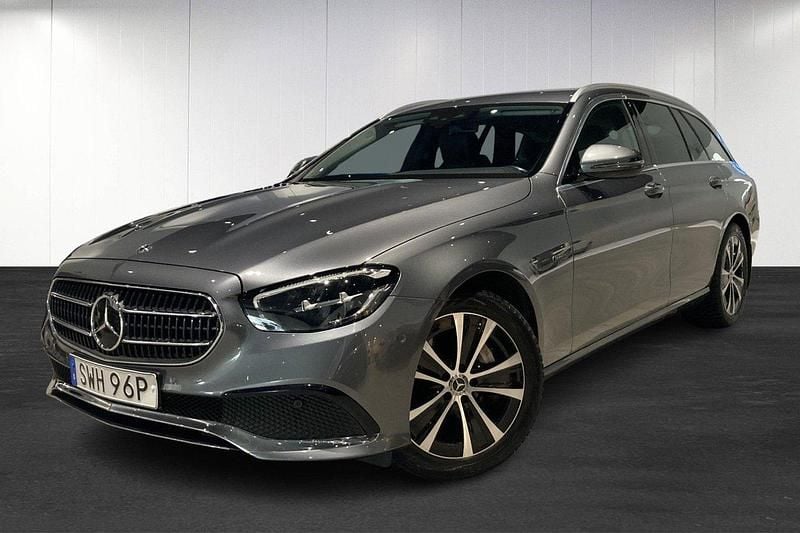 Grå (grey) Begagnad 2021 Mercedes E300 Avantgarde Kombi | 369 900 kr (Marknadspris) - Bild 1/4