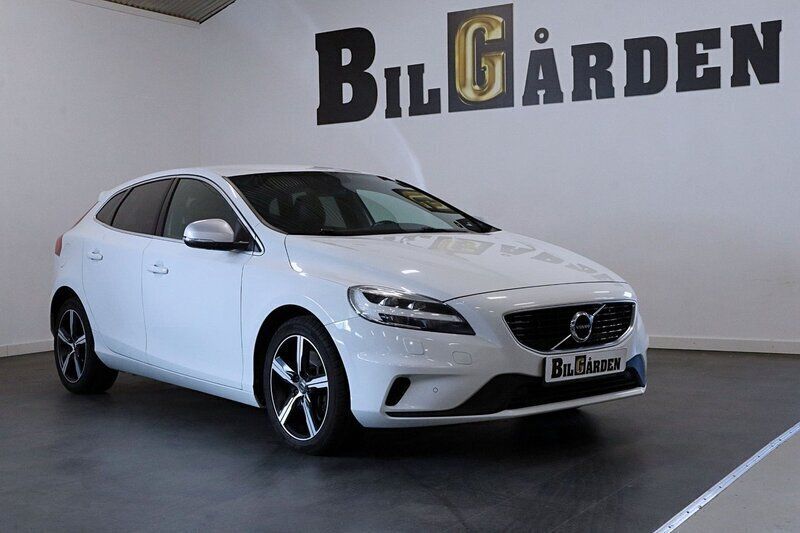 Begagnad 2019 Volvo V40 R-Design Kombi | 159 900 kr (Marknadspris) - Bild 1/4