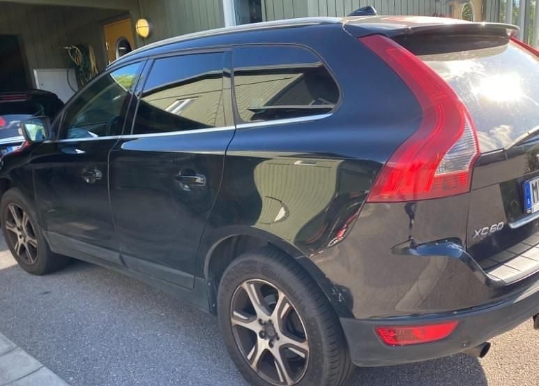Svart Begagnad 2012 Volvo XC60 Summum SUV | 85 000 kr (Marknadspris) - Bild 1/4