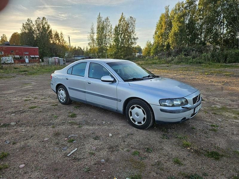 Grå Begagnad 2002 Volvo S60 Sedan | 12 000 kr (Bra pris) - Bild 1/4