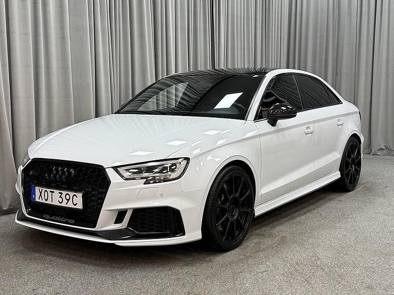 Glacier white metallic Begagnad 2019 Audi RS3 Exclusive Sedan | 429 900 kr (Bra pris) - Bild 1/4