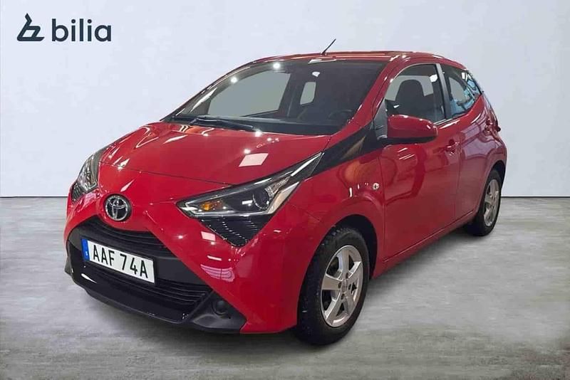Röd Begagnad 2019 Toyota Aygo Halvkombi | 139 900 kr (Marknadspris) - Bild 1/1