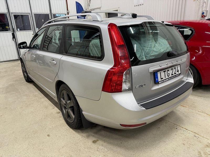 Begagnad Volvo V50 Kinetic 146 HK (107 kW) 2011 Ljusgrå Kombi