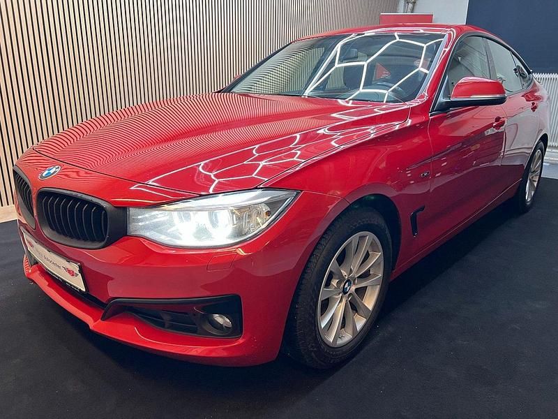 Röd Begagnad 2014 BMW 320 Gran Turismo Sport Line Halvkombi | 119 900 kr (Marknadspris) - Bild 1/4