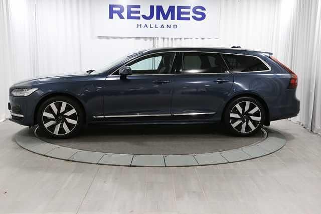 Begagnad Volvo V90 Plus 355 HK (261 kW) 2024 Ljusgrå (grå) Kombi