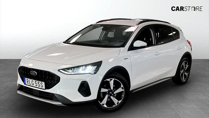 Vit (white) Begagnad 2022 Ford Focus Active Halvkombi | 179 900 kr (Bra pris) - Bild 1/4