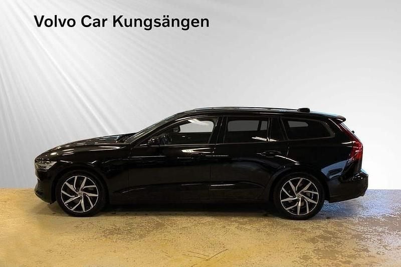 Begagnad Volvo V60 Momentum 344 HK (253 kW) 2020 Svart Kombi
