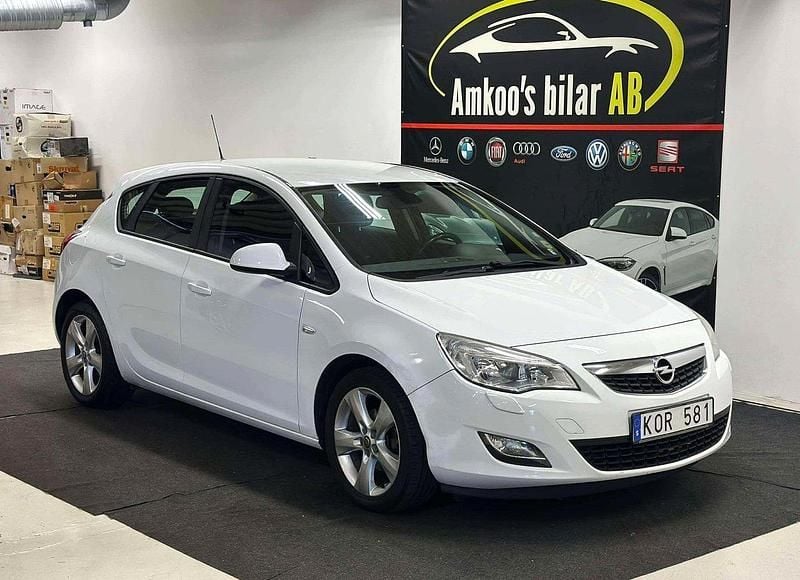Vit Begagnad 2009 Opel Astra Enjoy Halvkombi | 44 900 kr (Marknadspris) - Bild 1/4