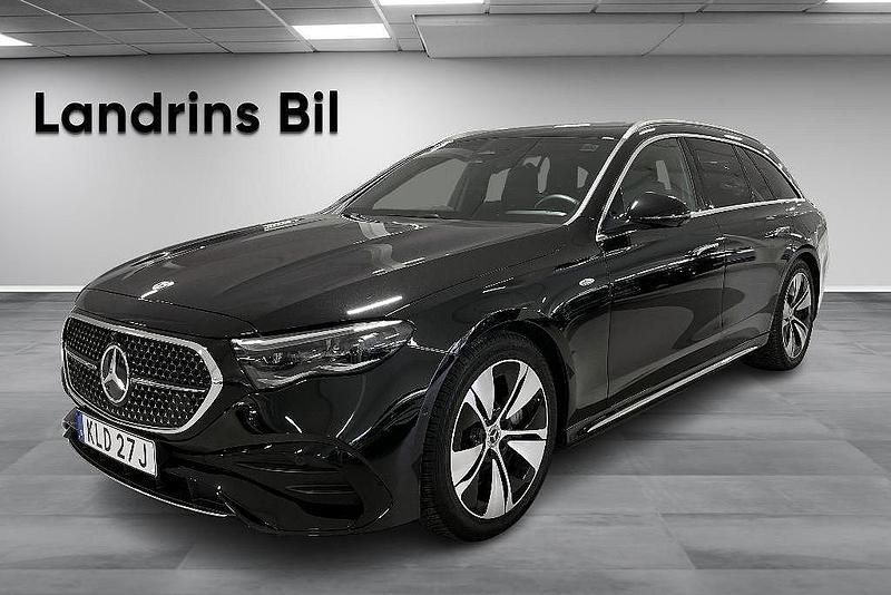 Svart (obsidiansvart metallic) Begagnad 2024 Mercedes E300 AMG line Kombi | 699 900 kr (Marknadspris) - Bild 1/4