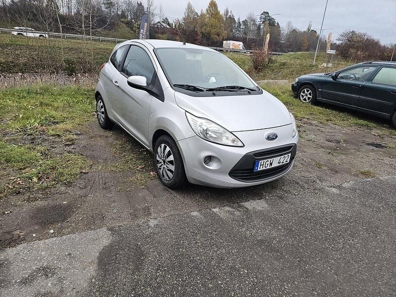 Grå Begagnad 2010 Ford Ka Titanium Halvkombi | 21 500 kr (Bra pris) - Bild 1/4
