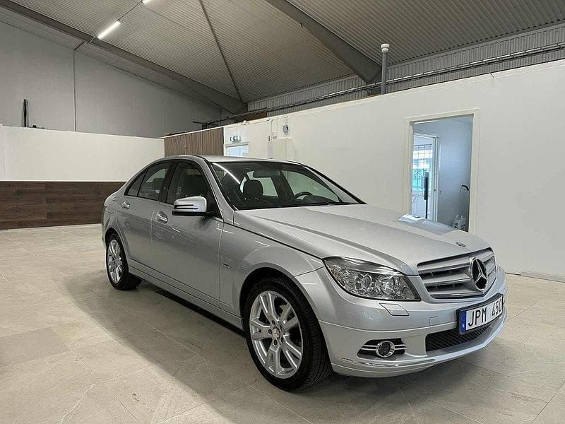 Silver Begagnad 2008 Mercedes C180 Avantgarde Sedan | 69 900 kr (Marknadspris) - Bild 1/4
